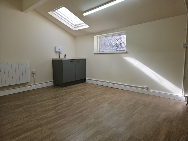 Small office to let in Buxton